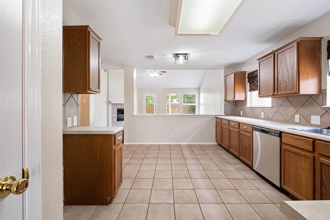 Building Photo - 2205 Romeo Dr