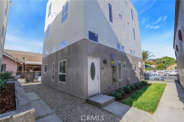 Building Photo - 4921 Normandie Ave