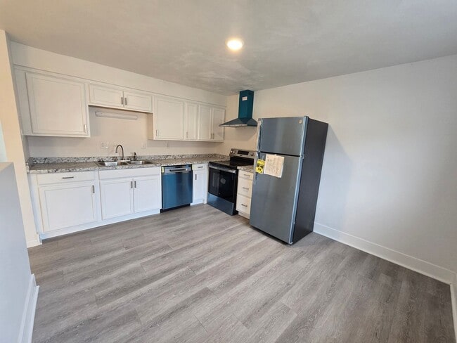 Building Photo - 2 Bedroom Townhome in Hempfield School district