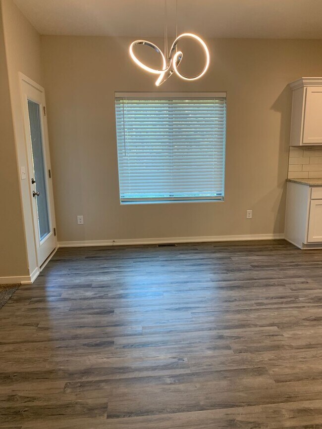 Foto del edificio - Beautiful Newer Walkout Ranch Townhome
