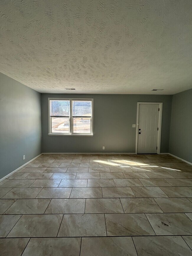 Building Photo - Private Entry, Cozy Comfort – 1 Bedroom, 1 Bathroom Home-Style Apartment