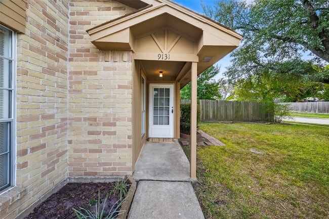 Building Photo - 9131 Goodmeadow Dr