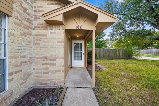 Foto del edificio - 9131 Goodmeadow Dr