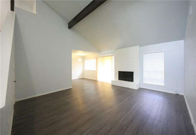 Building Photo - 7505 Lunar Dr