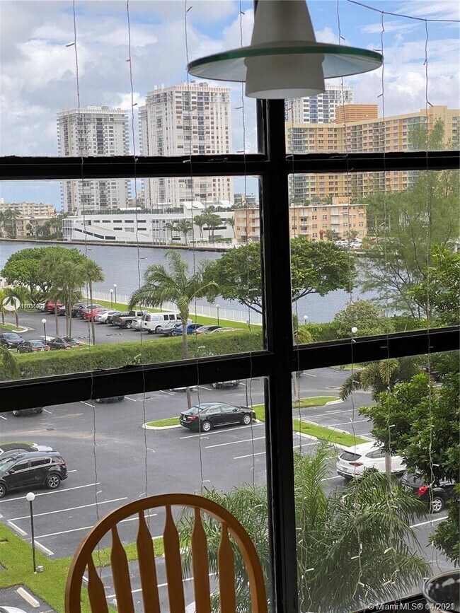 Foto del edificio - 600 Parkview Dr