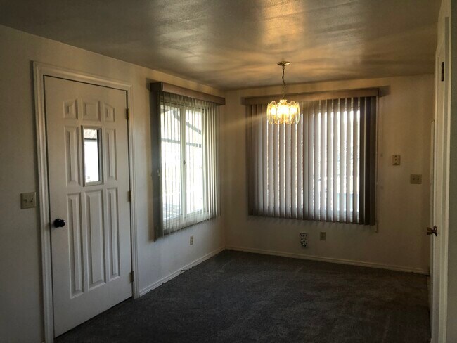 Foto del edificio - 333 NW Cleveland St