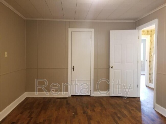 Building Photo - 219 D St