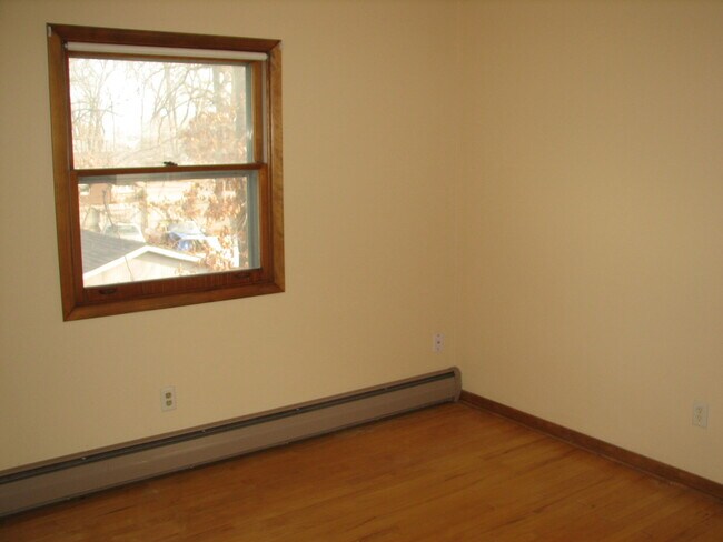 Building Photo - 518 11th Pl