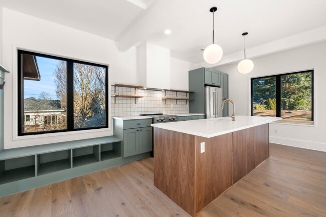 Building Photo - 2245 SE Brooklyn St