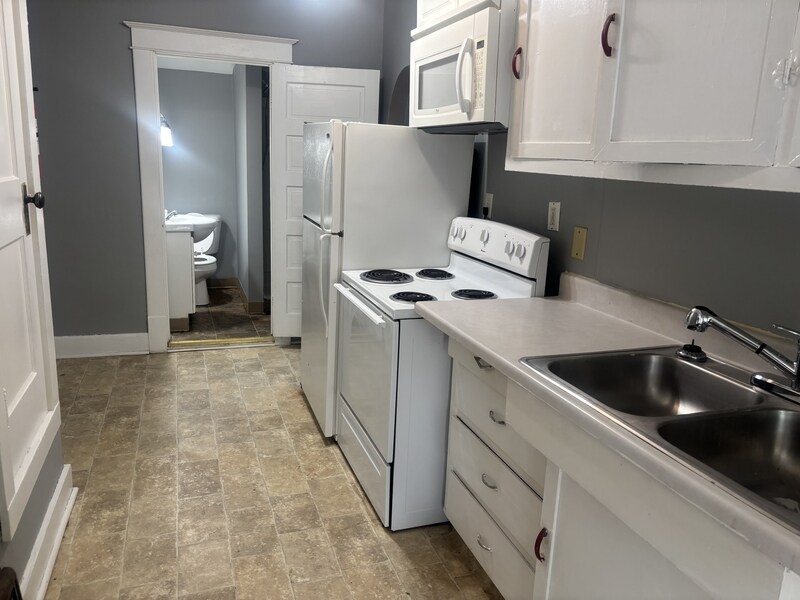 Primary Photo - 1725 D Ave NE