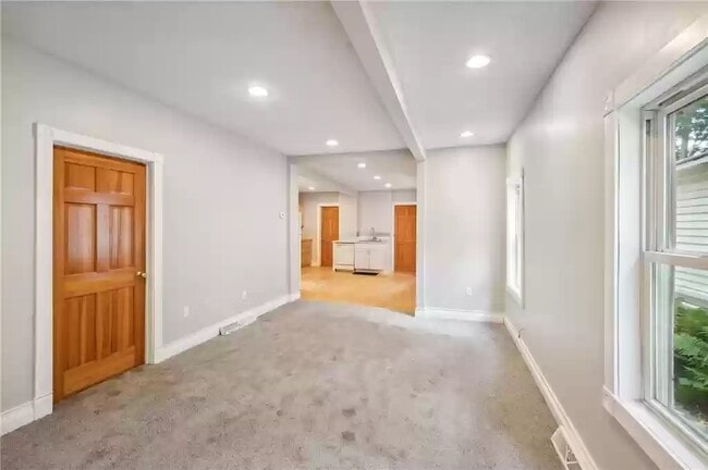 Building Photo - 1609 3rd St NE
