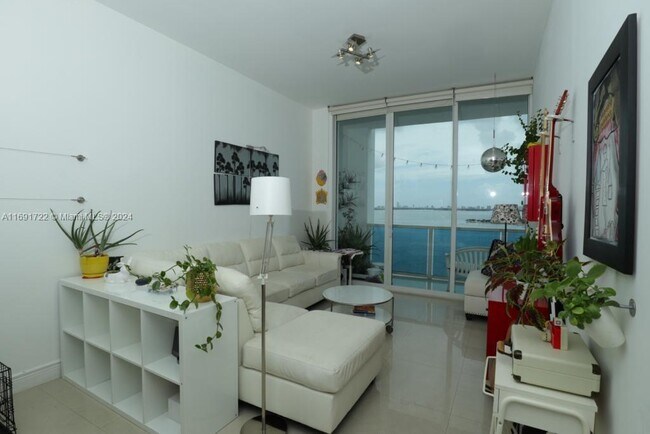 Foto del edificio - 725 NE 22nd St