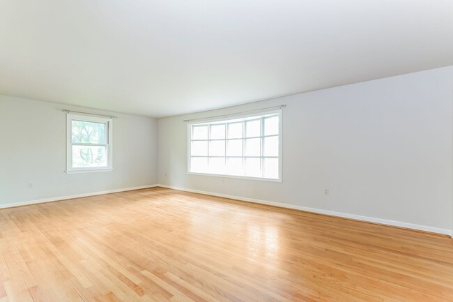 Building Photo - Spacious 3-Bedroom 1.5 Bath Home on 4 Acres