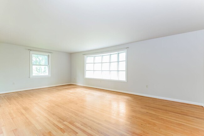 Foto del edificio - Spacious 3-Bedroom 1.5 Bath Home on 4 Acres