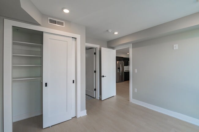 Building Photo - 6604 Ridge Ave