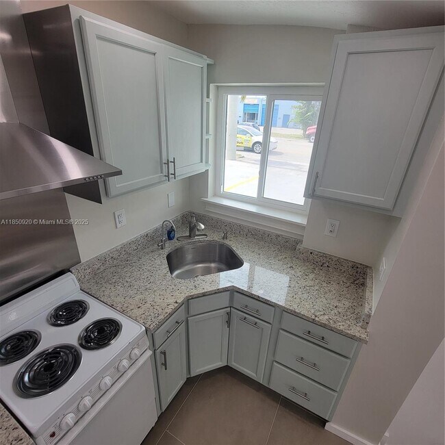 Foto del edificio - 1039 W 23rd St