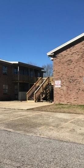 Building Photo - 106 Primrose Apt. #2