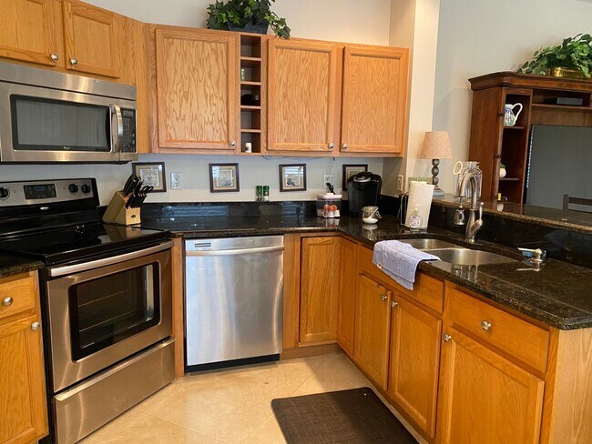 Building Photo - Furnished Annual 1 Bedroom in PGA Village