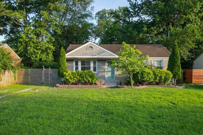 Building Photo - Charming Nashville Home!