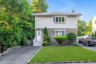 Building Photo - 49 Neulist Ave