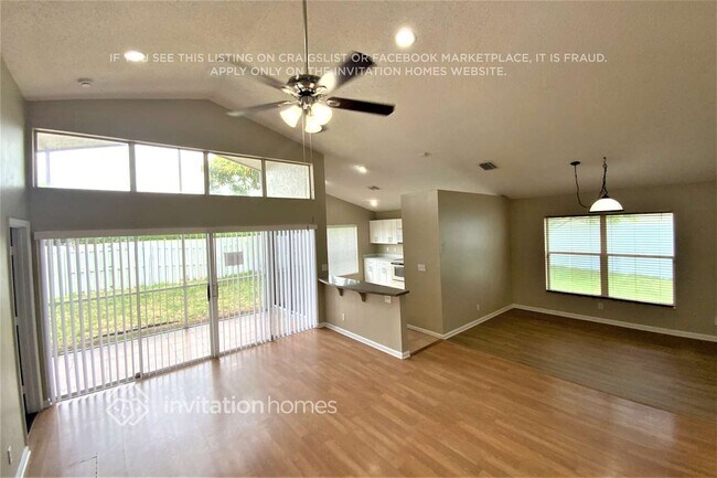 Foto del edificio - 1369 Fairfax Cir E