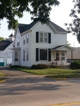 Building Photo - 124 E Rose St