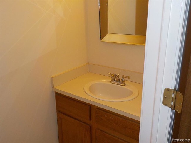 Foto del edificio - 48576 Sugarbush Rd