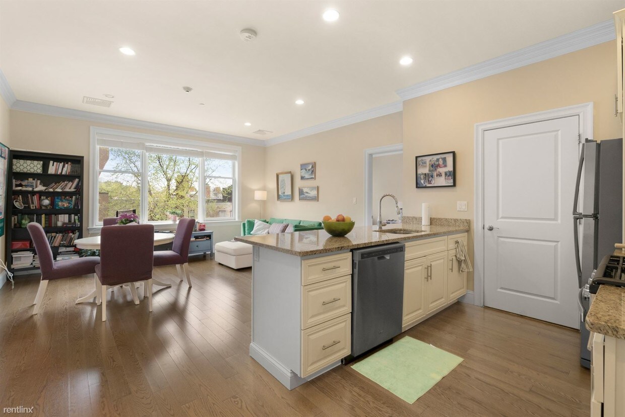 Building Photo - 2 br, 1 bath  - 660 Massachusetts Ave # 9