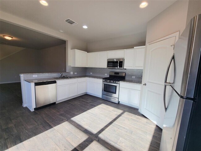 Foto del edificio - 13925 Heywood Dr