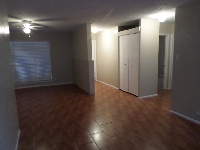 Foto del edificio - 5829 Cain Dr