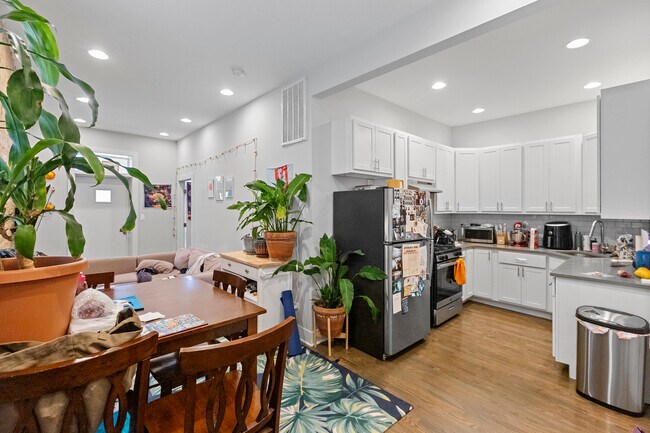 Foto del edificio - 2354 N Elston Ave