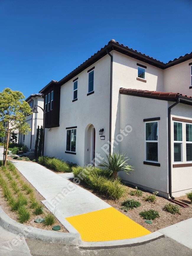 Building Photo - 3020 Harrison Ln