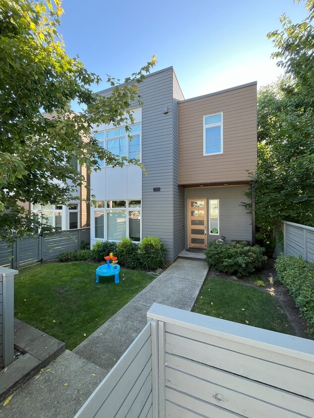 Primary Photo - 315 State St S