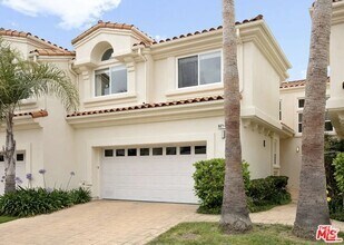 Building Photo - 6471 Zuma View Pl