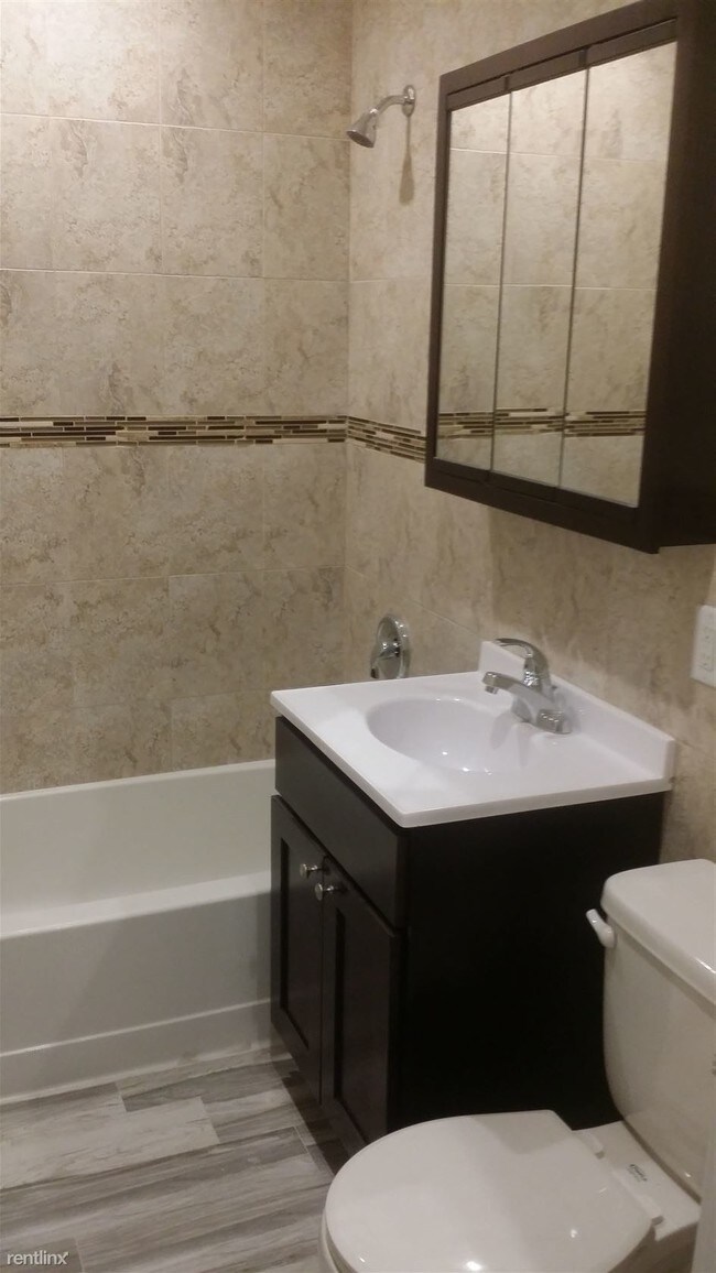 Building Photo - 2 br, 1 bath Apartment - 10128 99th St