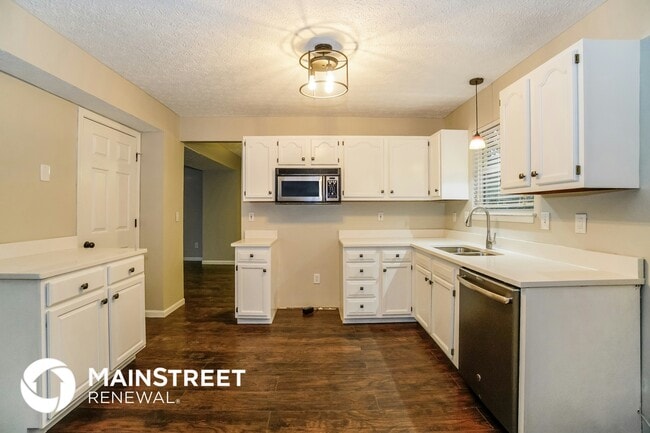 Building Photo - 550 Morrison Dr