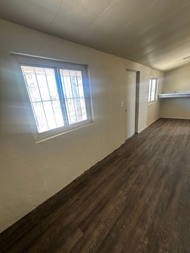 Foto del edificio - FOR RENT
