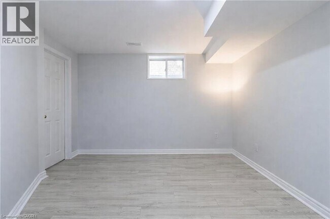 Photo du bâtiment - 92 Helena Feasby St