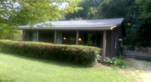 Building Photo - 3 Bedroom single family home