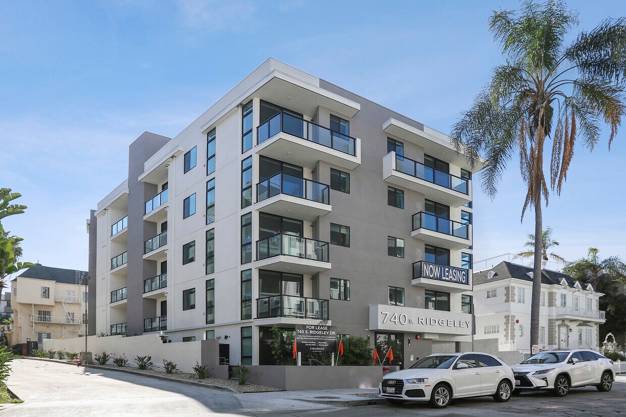 Foto principal - 740 Ridgeley S Dr
