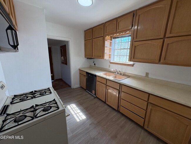 Foto del edificio - 3701 Jackson Ave
