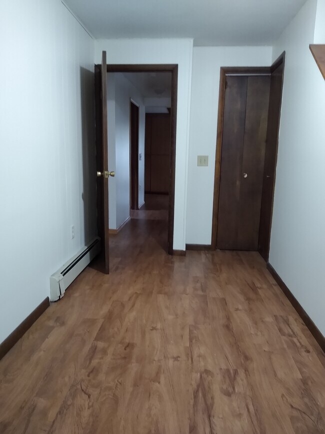 Foto del edificio - 419 River Rd