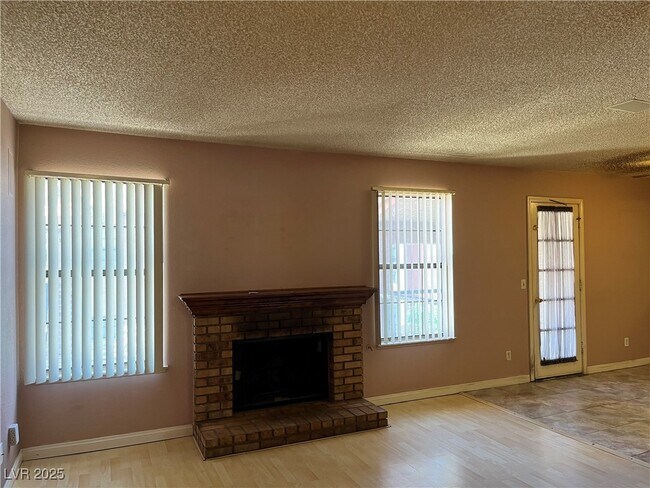 Foto del edificio - 5576 W Rochelle Ave.