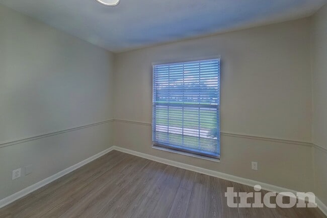 Building Photo - 671 Custer Cir