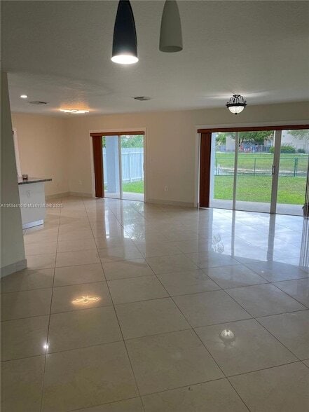 Building Photo - 4101 SW 148th Pl
