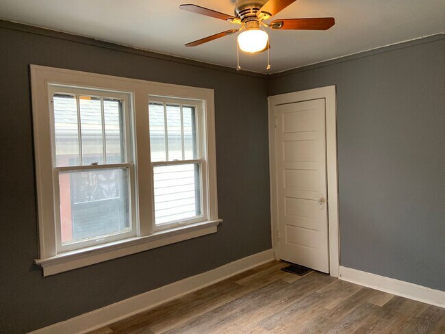 Foto del edificio - 825-827 Carlisle Ave