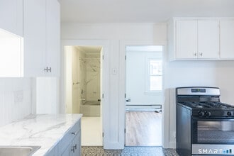 Building Photo - 84 Front St