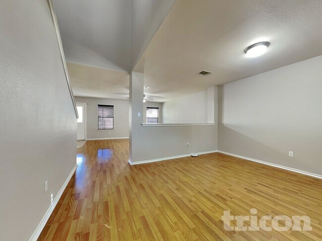 Foto del edificio - 201 Outfitter Dr