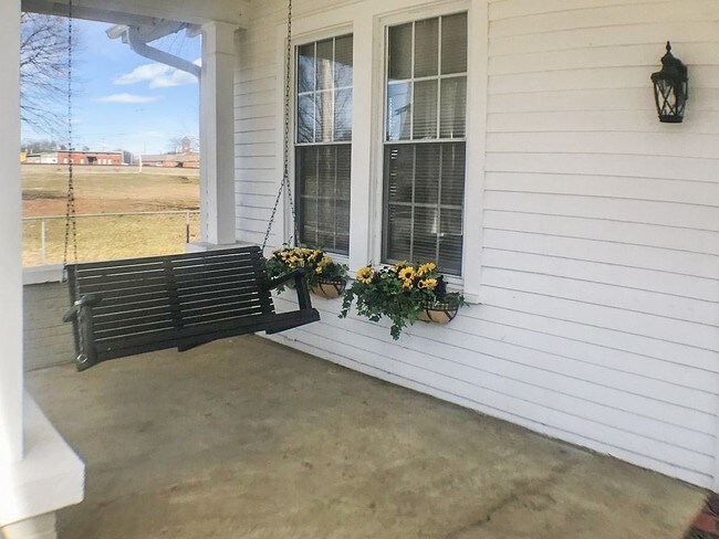 Building Photo - 407 Trade Street