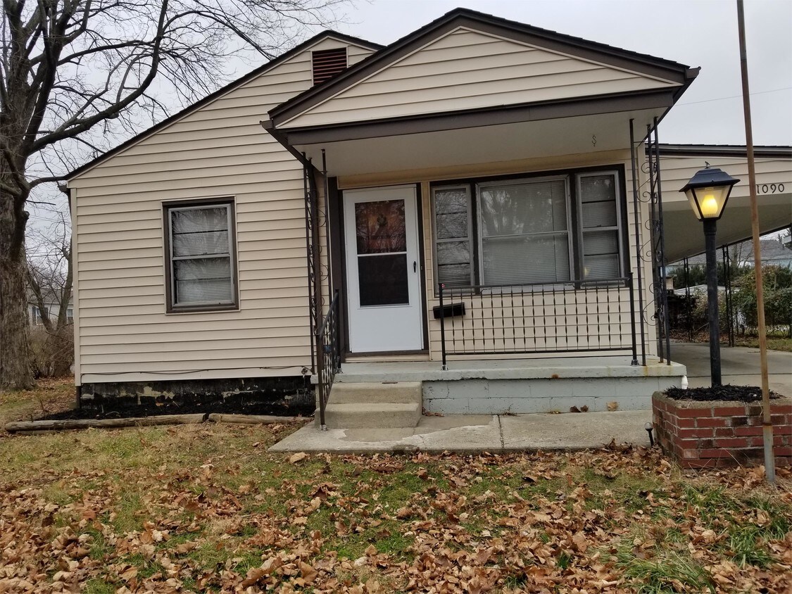 Primary Photo - 1090 Pauline Ave